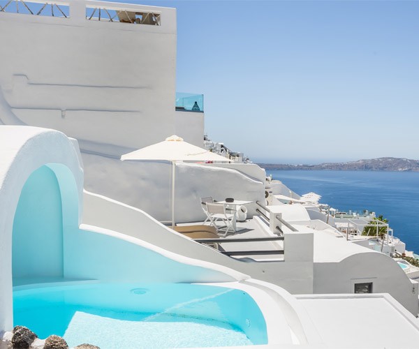 Accommodation in Santorini Sun Rocks Hotel Suites